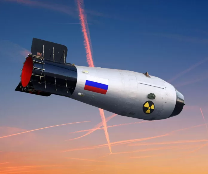 Russische raket die door de lucht vliegt